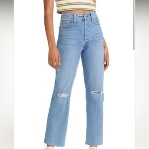 Levis Ribcage Straight Jeans with Knee Rips 32x32